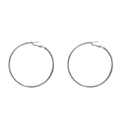 青岛极简欧美街拍女显脸小耳环