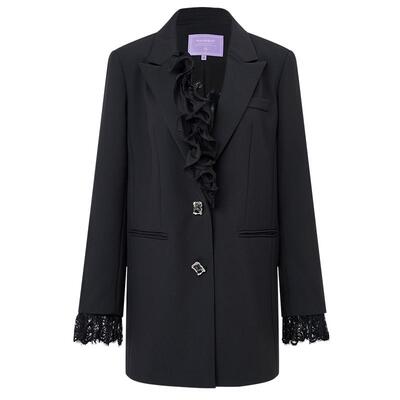 袖口蕾丝拼接，领口荷叶边装饰