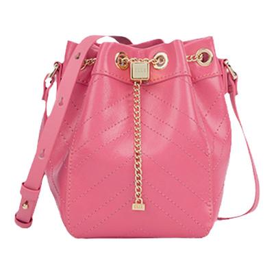 ELLE女包油蜡牛皮斜挎链条水桶包