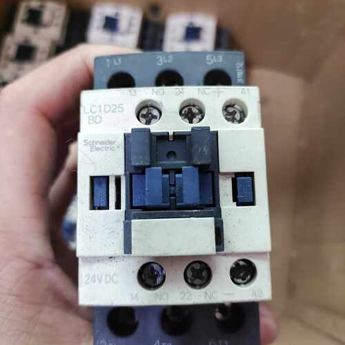 直流接触器，LC1D25 BD   DC24V,拍前询价下单
