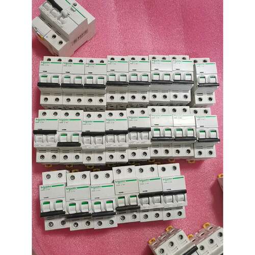 在线议价施耐德断路器IC65N 2PC10A  数量19个