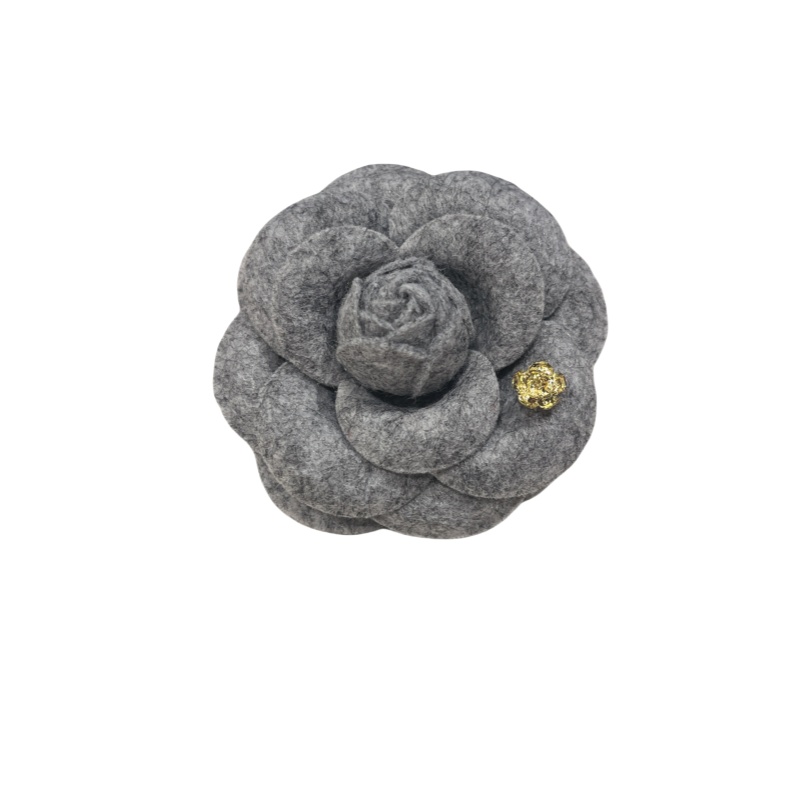 法式高端灰色山茶花胸针都市格雷系女孩胸花小香风通勤穿搭别针