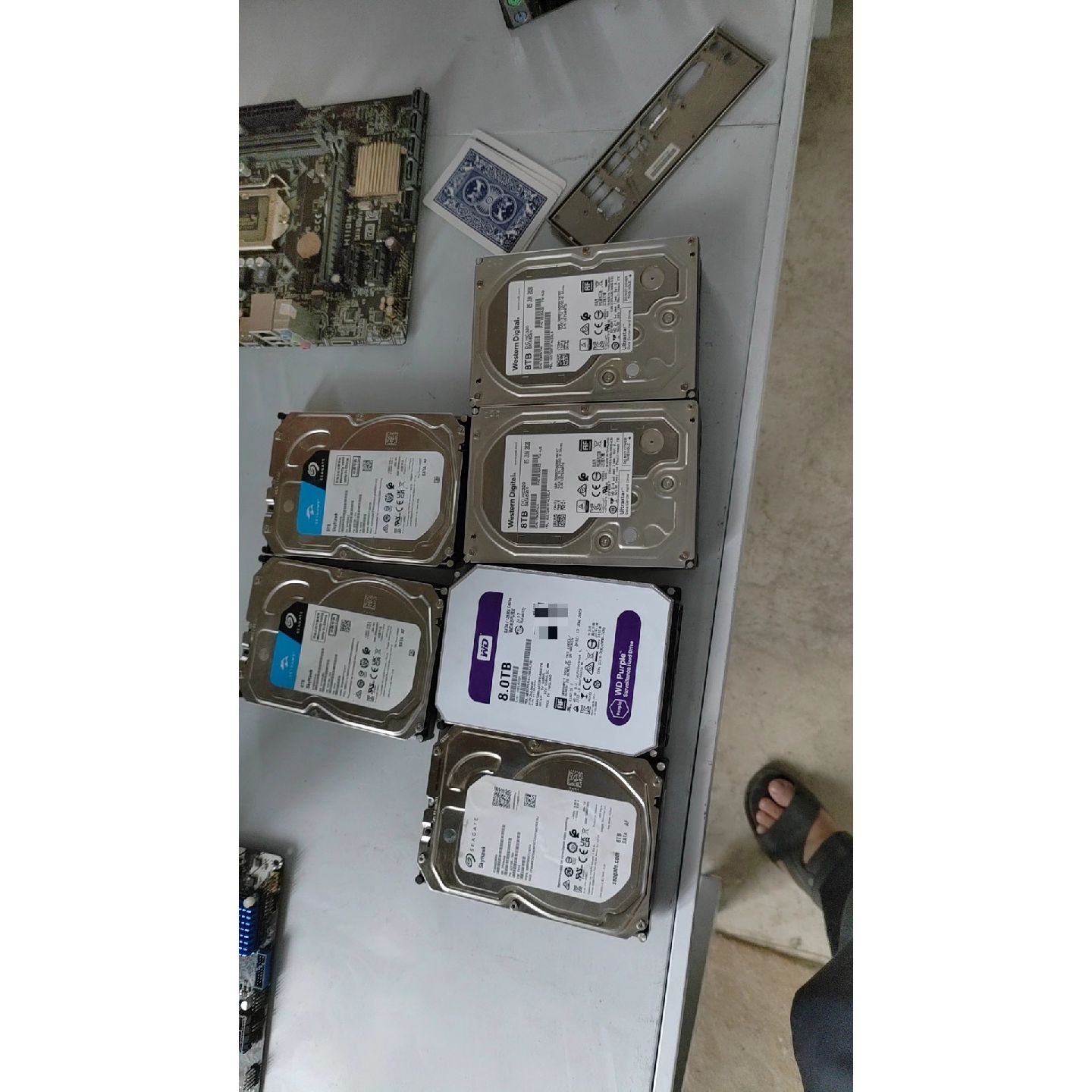【议价-可维修】5个8T:硬盘。两个希捷还在保呢 /二手均有货