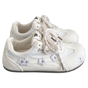 荔枝公园内增高透气小白鞋女2026新款软底透气百搭休闲板鞋德训鞋