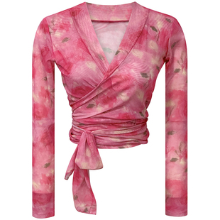 玫粉色印花冰丝网纱上衣女夏新款时尚洋气女人味V领长袖绑带小衫
