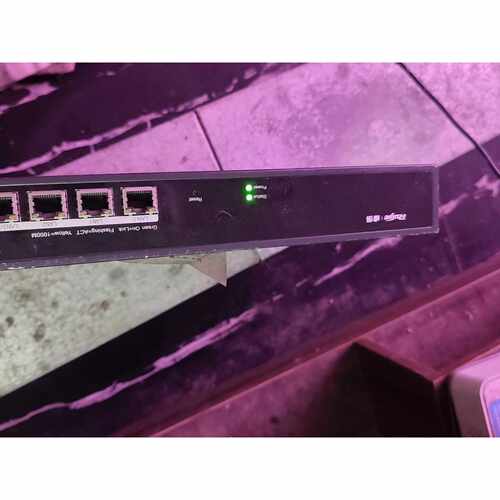 网关锐捷睿易RG-EG20千兆网关，通电如图，实物拍