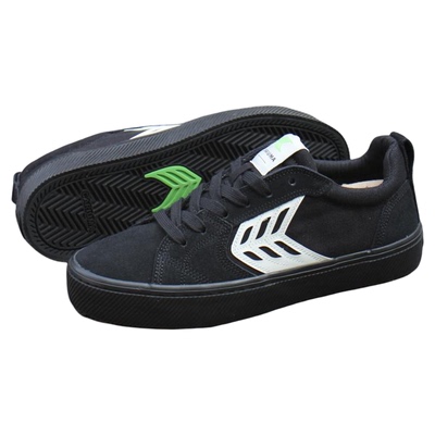 黑色Cariuma麂皮低帮系带板鞋