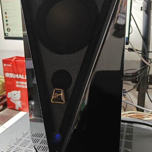 惠威HiVi T200B有源音箱，三角立体造形，黑色烤漆面议价