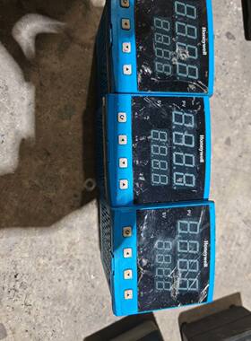 TC8010C1000 霍尼韦尔 控制器成色如图，3个