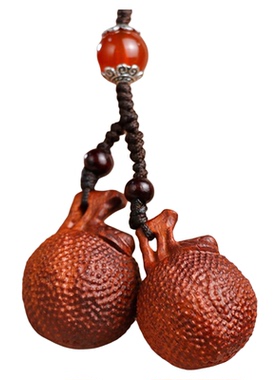 花梨木雕杨梅扬眉吐气创意手把件