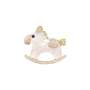 设计感可爱小马胸针女款精致高端时尚胸花高档气质奢华本命年配饰