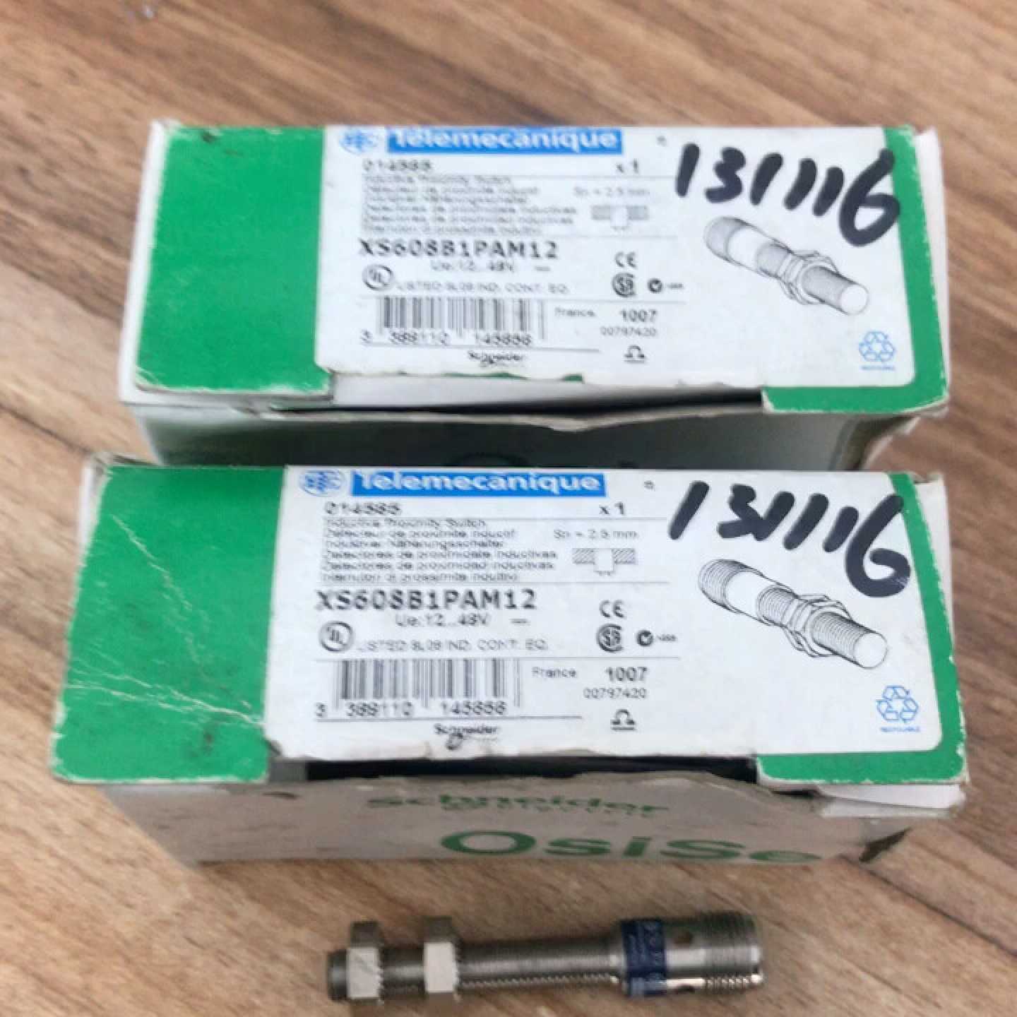 施耐德传感器XS608B1PAM12电感式接近开关,插头式,