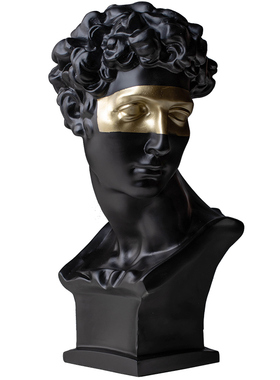 轻奢风黑色树脂人物面罩边柜雕像