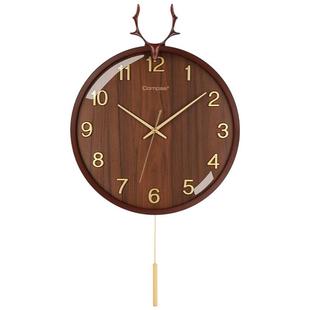 康巴丝北欧仿木挂钟客厅摇摆钟表鹿头装饰石英钟家用轻奢创意时钟