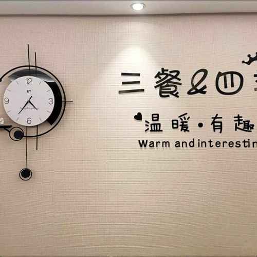 轻奢宇航员创意钟表 现代简约客厅背景墙装饰时钟 时尚餐厅静音钟