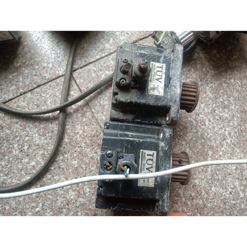 议价安川200W驱动器SGMP-02V314T 拆机包好同款两个