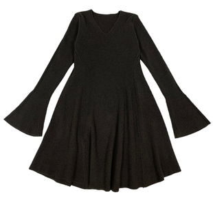 浅白色喇叭袖针织连衣裙女2026秋冬季大衣内搭V领包臀毛衣蓬蓬裙