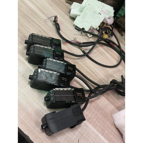 【请询价】激光传感器ZX2LDA11有6个有95新一个18