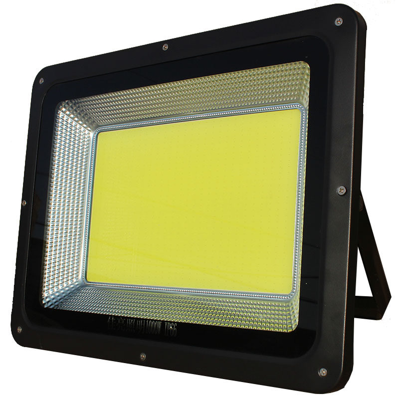 led220V射灯太阳能路灯