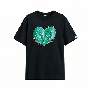 优衣库KAWS 2021联名限定ILUMTBAR男女情侣国潮牌心形黑白短袖TEE