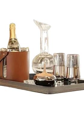 现代轻奢厨房样板间吧台酒杯