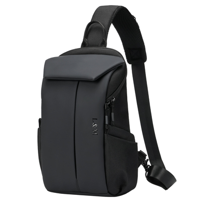 男士斜挎包潮牌百搭邮差包防水