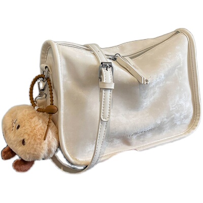 时尚百搭丝绒挂饰小方包