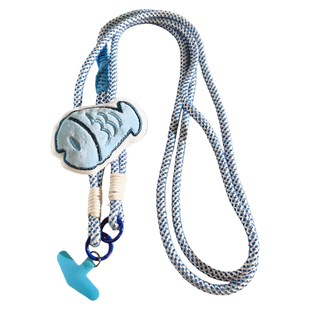 毛绒可爱蓝色小鱼胸针装饰手机挂件多功能结实耐用户外防丢手机链趣味学生妹女款斜跨长绳通用ccd便携背带式