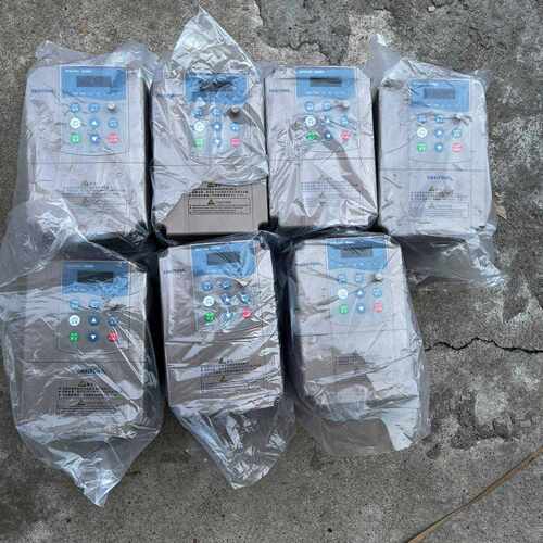 清仓处理一批简单通用型变频器4kw重载，没有包装箱了，全新未议