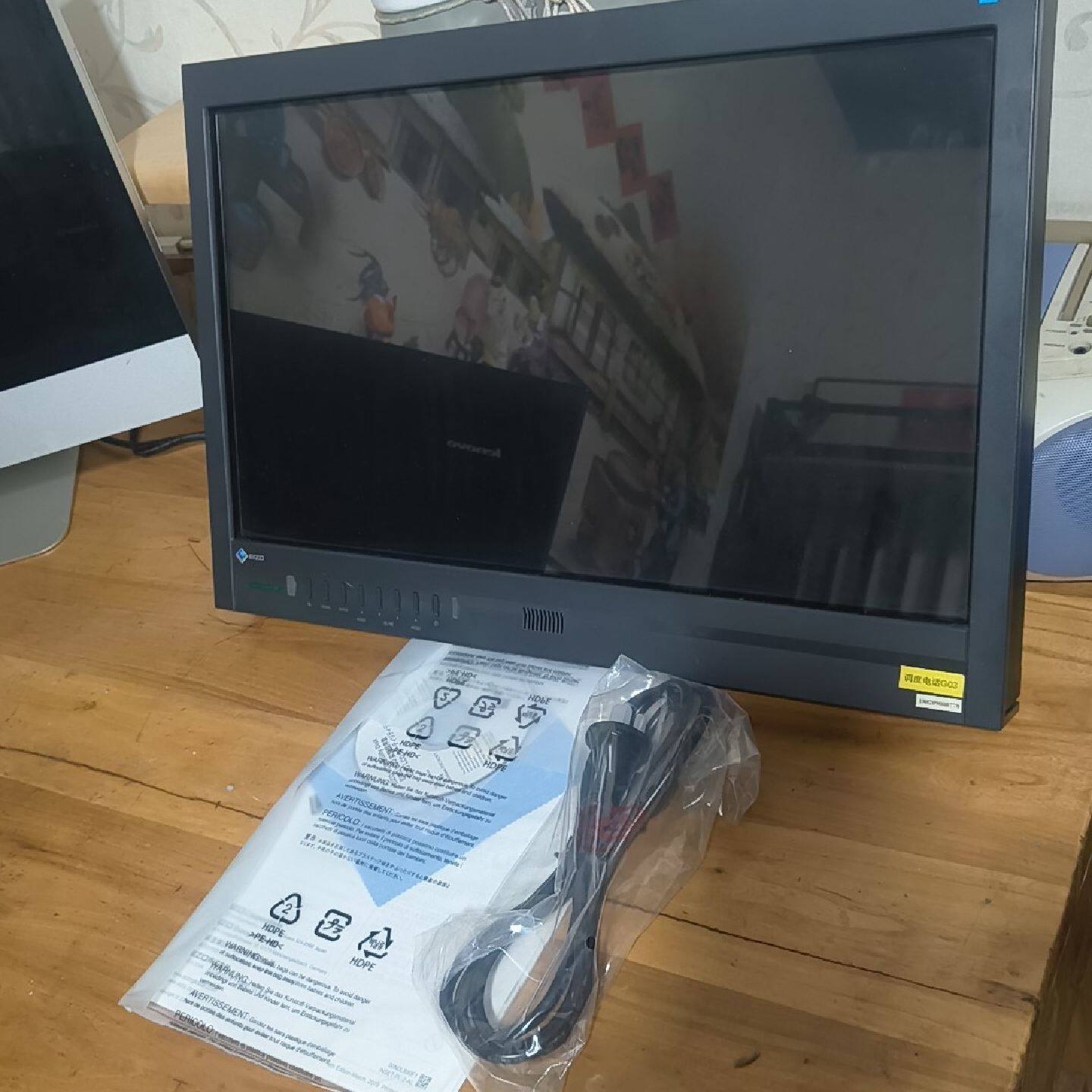 议价艺卓T2351W显示器,23寸多点触模显示器6台。99新型号