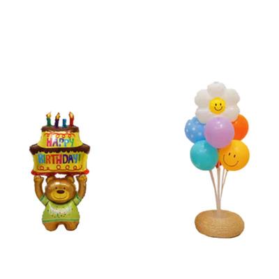 举蛋糕的小熊生日派对装饰布置