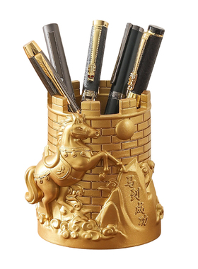马到成功新年办公室笔筒摆件