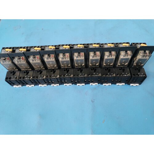 询价FIF  FCR4L TA8 继电器 ，带底座，，功