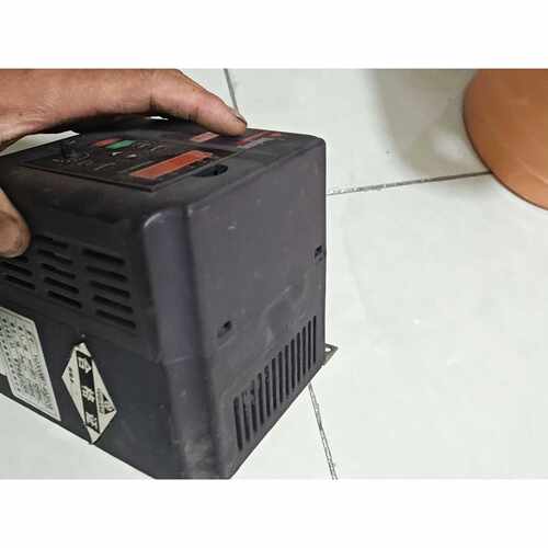 议价誉强变频器YQ3000F7402P2G.2.2KW变频器维修