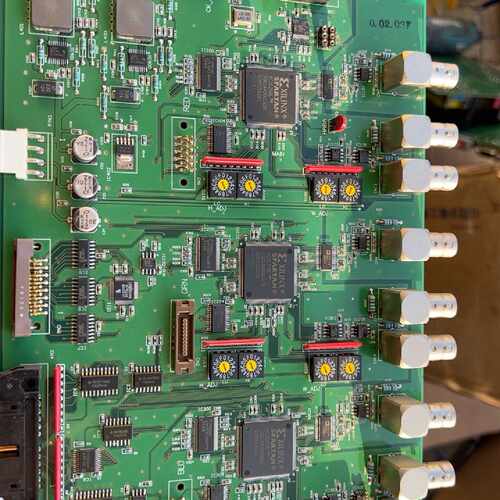 议价-XILINX XC3S250E开发板，一张上面有3个芯片，2
