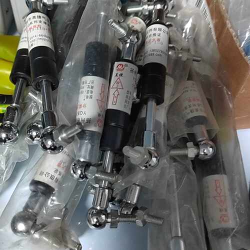 议价Sixty Or Seventy Hydraulic Rods Packed Up For 400 Yuan适