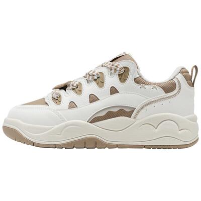 特步榛果可可女子板鞋秋季新品