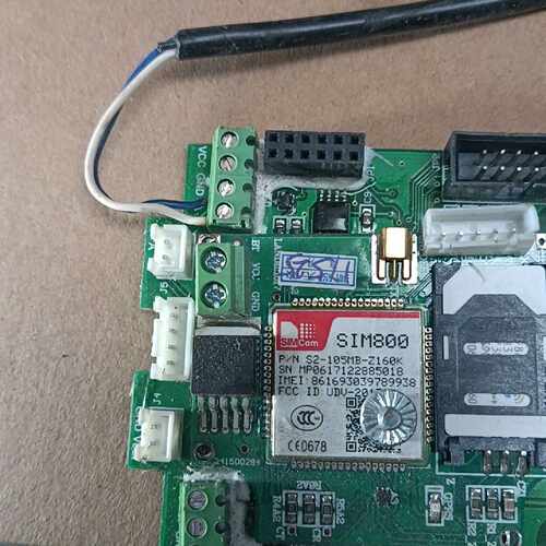 议价SIM800一共三片下面还有一颗板子一起出成色如图可维修
