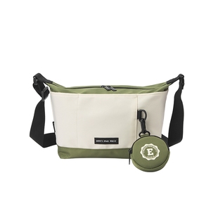 森马斜挎包男外出便携包时尚户外痛包情侣背包大容量饺子包字母潮