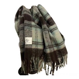 美拉德薄荷绿色围巾女冬季2025新款韩版毛绒加厚披肩保暖学生围脖