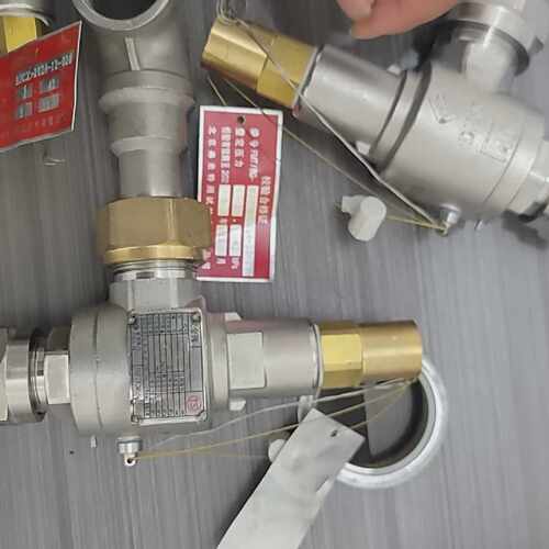 材料，富瑞安全阀 DA22Y-40R安全阀15DAH