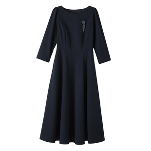 晚白2026年春新款气质垂坠感裙子正式场合修身收腰显瘦通勤连衣裙