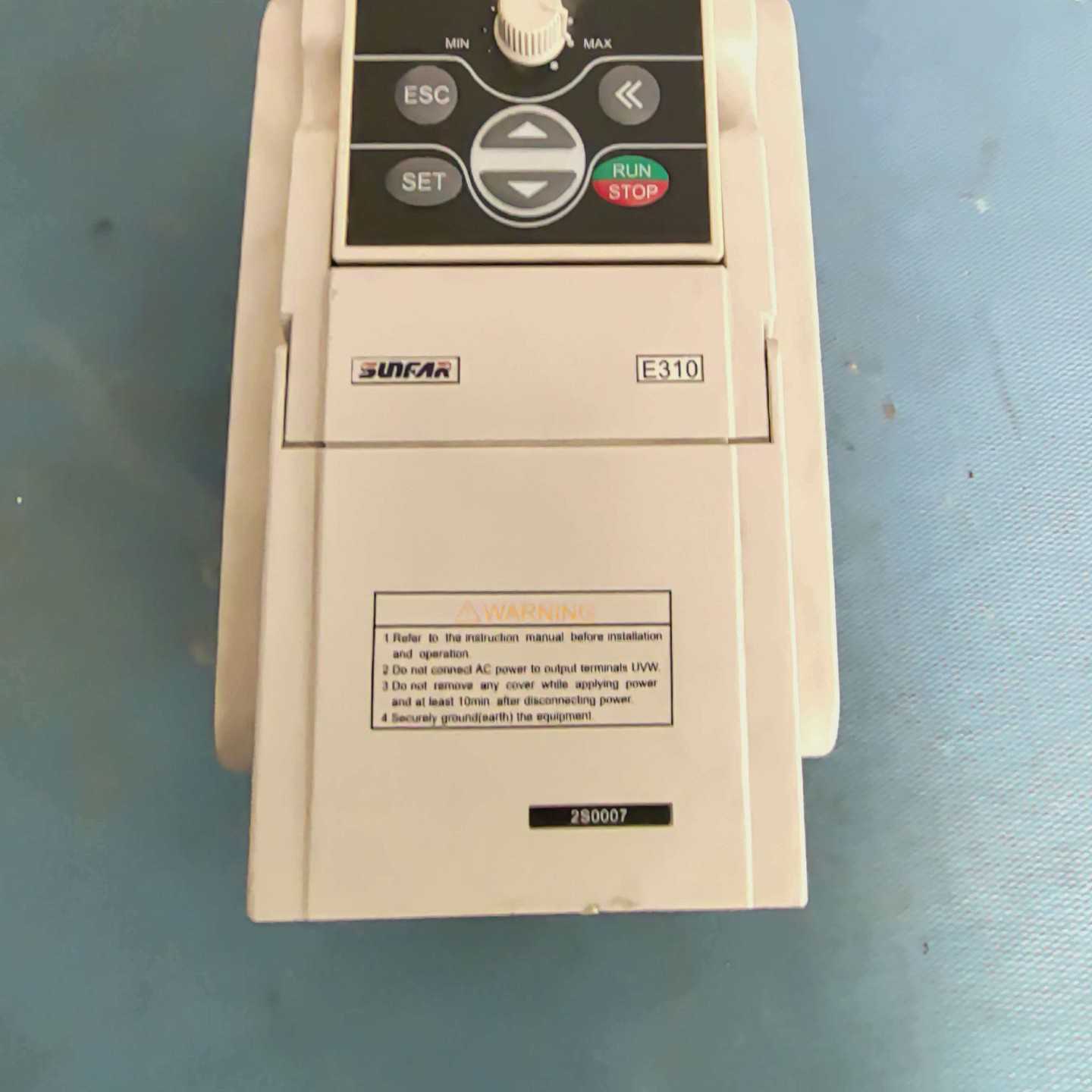 变频器E310-2S0007，0.75KW实物图，功能包