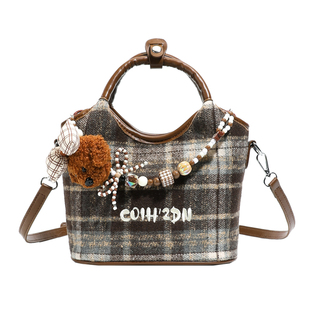 麂皮绒手拎包包女式2026新款冬季复古高级感单肩包通勤斜挎水桶包