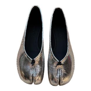 原版定制tabi分趾鞋女2025春夏新品爆裂纹银色猪蹄芭蕾舞浅口单鞋