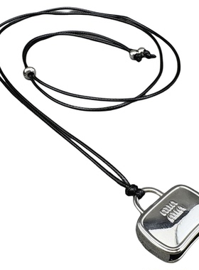 黑色皮绳项链配饰2025新款轻奢高级感小众手提包吊坠长款毛衣链女