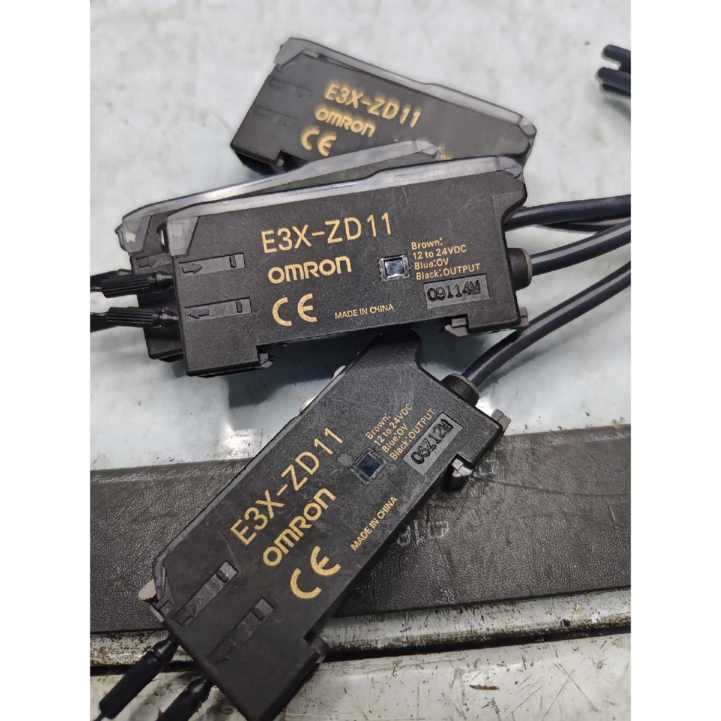欧姆龙光纤放大器E3X-ZD11,剪线拆机!有一个盖子掉了,