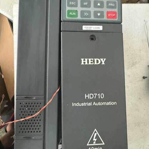 溢价-七喜变频器HD710-40T00550一台，成色如图