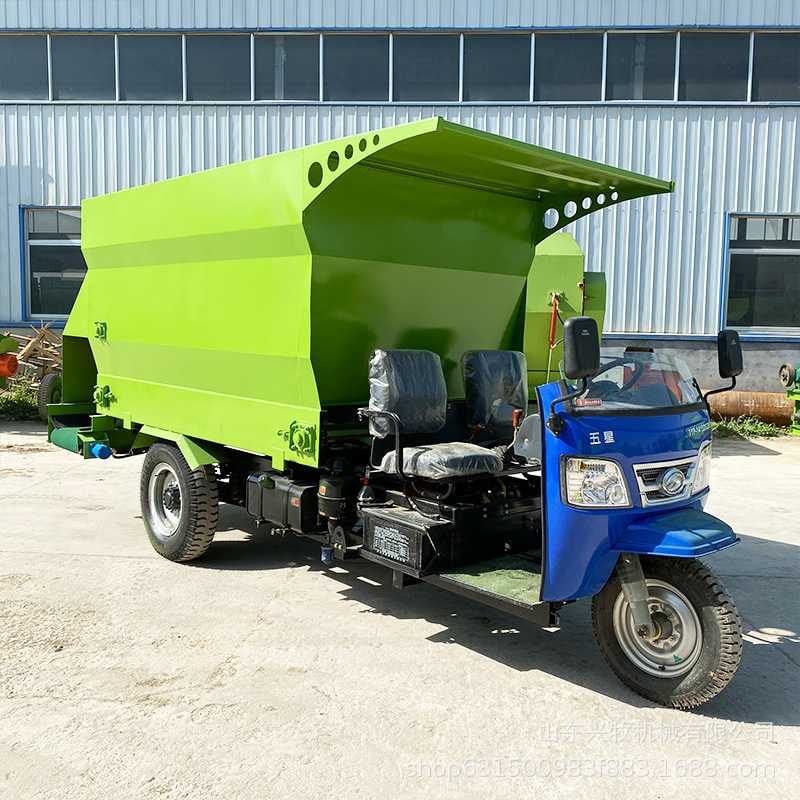 全自动养殖饲料撒料车柴油双向出料撒草车奶牛饲喂省工省时投料机