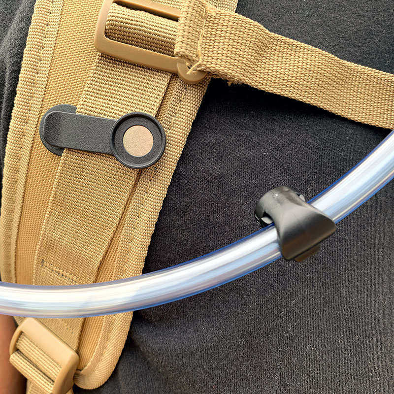 户外骑行背包带水袋饮水管磁性磁吸式固定夹扣可旋转拆卸水袋配件